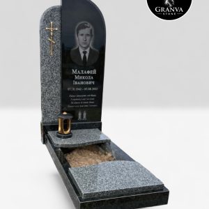 Одинарний пам’ятник «Рубінова Сльоза» — Велич кольору та досконалість форм