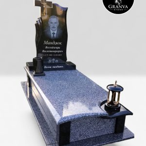 Одинарний меморіал «Вертикаль Пам'яті» — Тріумф форми та шляхетного граніту