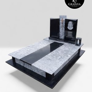 Меморіальний комплекс "Світла Пам'ять": Монументальність та сучасний стиль